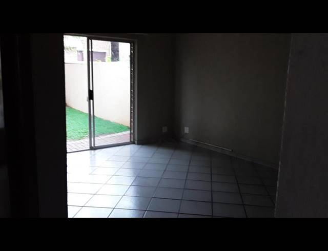 2 BEDROOM TOWNHOUSE FOR SALE IN AMBERFIELD GLEN